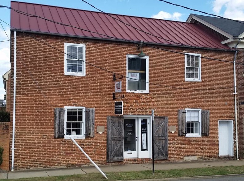 More Photos Of 1011 Charles St, Fredericksburg Loft Creative Space For Lease