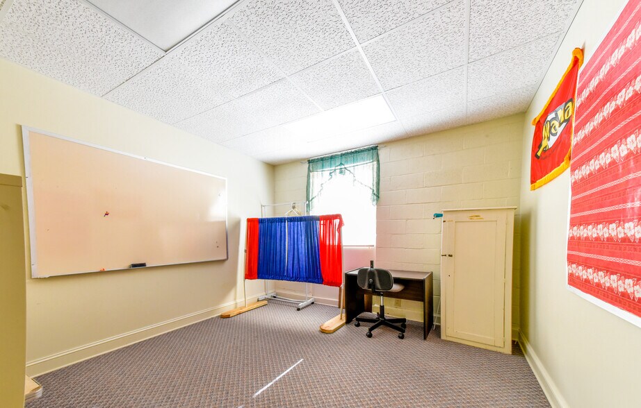 More Photos Of 3901 Raeford Rd, Fayetteville Religious Facility For Lease