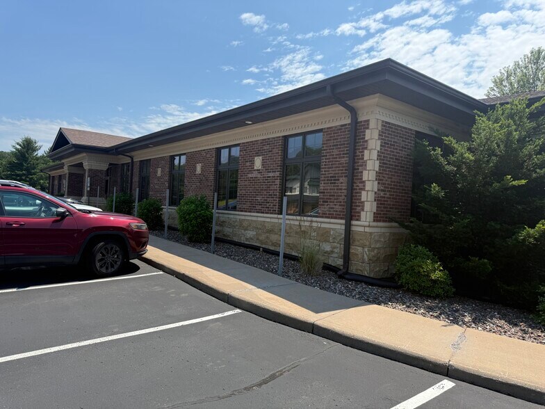 More Photos Of 4410 Golf Ter, Eau Claire Office For Sale