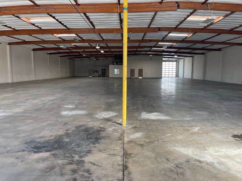 More Photos Of 11760 Slauson Ave, Santa Fe Springs Manufacturing For Lease
