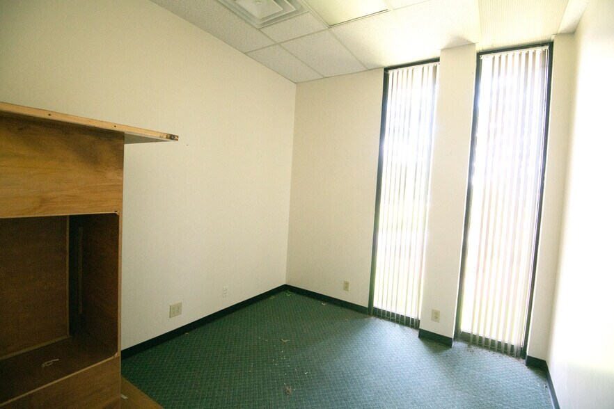 More Photos Of 1330 N Park St, Carrollton Medical For Lease