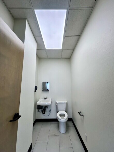More Photos Of 6431 W Sahara Ave, Las Vegas Loft Creative Space For Lease