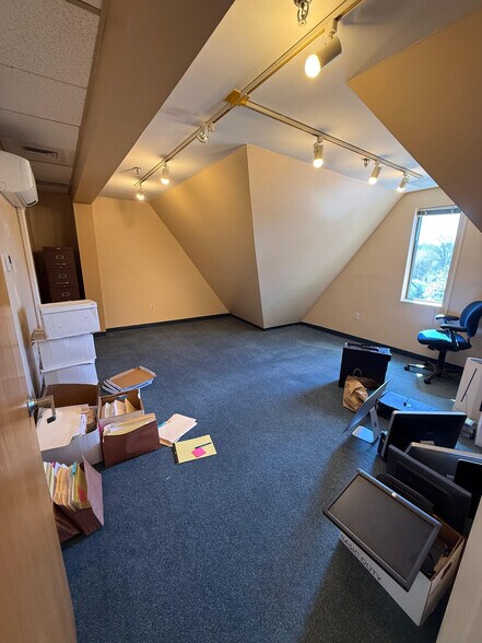 More Photos Of 288 Walnut St, Newton Office For Lease