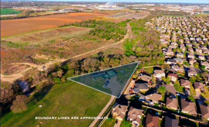 More Photos Of 6400 I 35 N Frontage rd, Robinson Office For Sale
