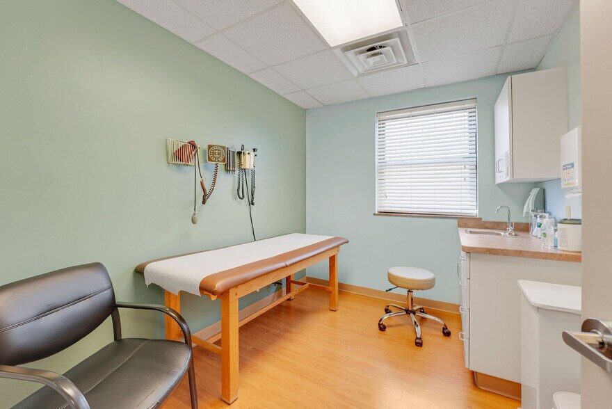 More Photos Of 26151 Euclid Ave, Euclid Medical For Sale