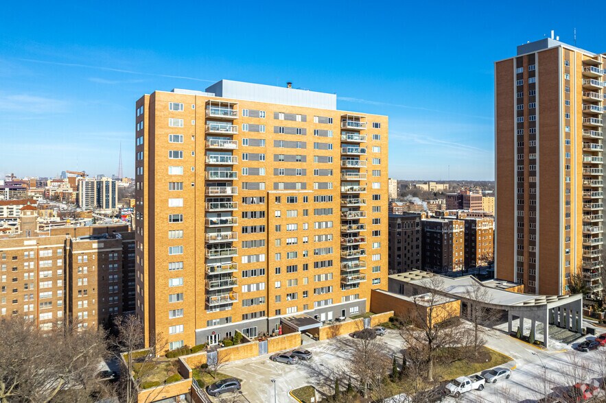 Primary Photo Of 121 W 48th St, Kansas City Apartments For Lease