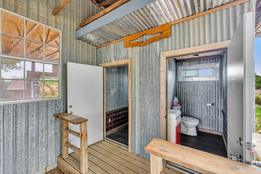 More Photos Of 123 Rocky Rd, Hye Storefront Retail Residential For Sale