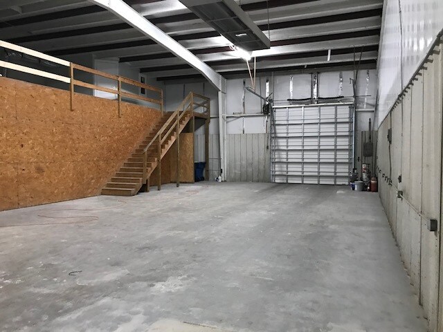 More Photos Of 4911 Bridges St, Morehead City Flex For Lease