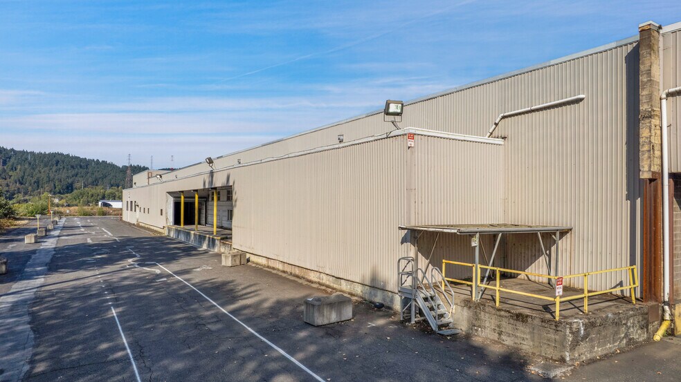 More Photos Of 9930 N Burgard Way, Portland Warehouse For Sale