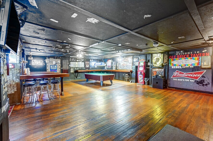 More Photos Of 3475 Mechanicsburg Rd, Springfield Bar For Sale