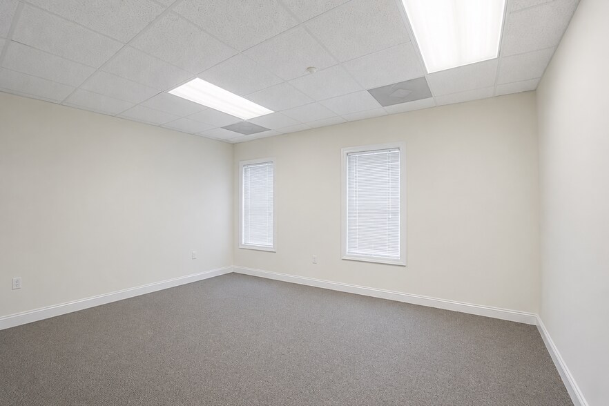 More Photos Of 10310 Memory Ln, Chesterfield Office For Sale