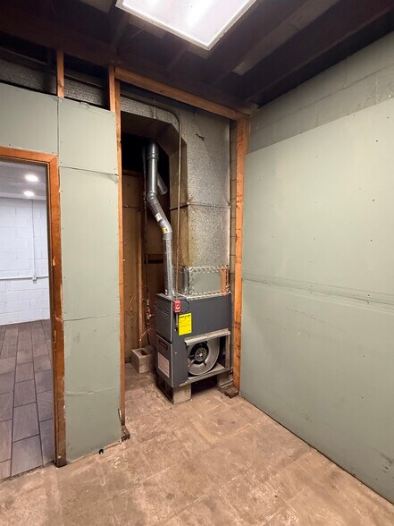 More Photos Of 1590 5th St, Ewing Office For Lease