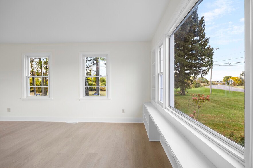 More Photos Of 267 Wolf Rd, Latham Office For Lease