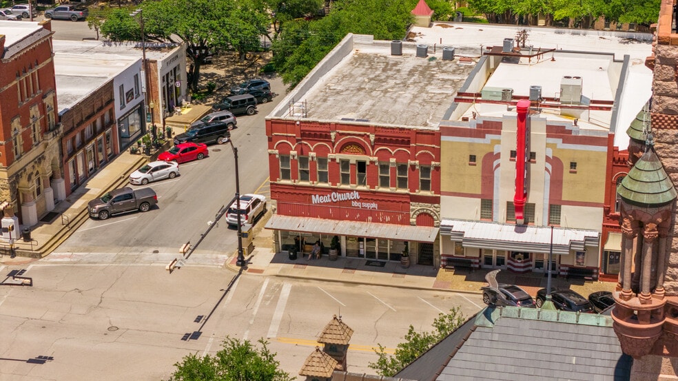 More Photos Of 114 W Main St, Waxahachie Storefront For Lease