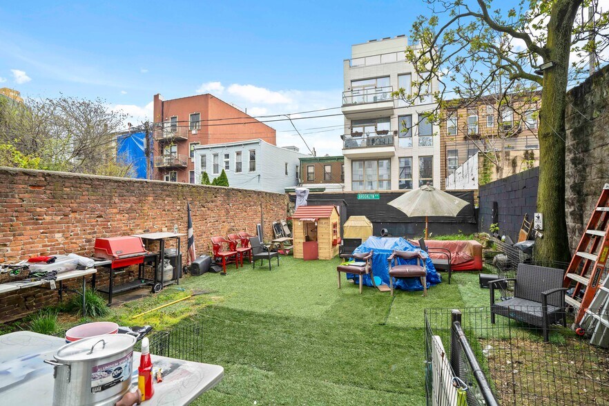 More Photos Of 1536 Gates Ave, Brooklyn Flex For Sale