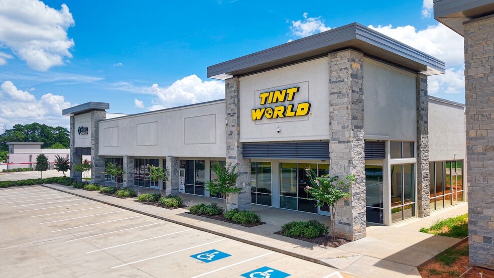 More Photos Of 670 N FM 3083 W Rd, Conroe Storefront For Sale