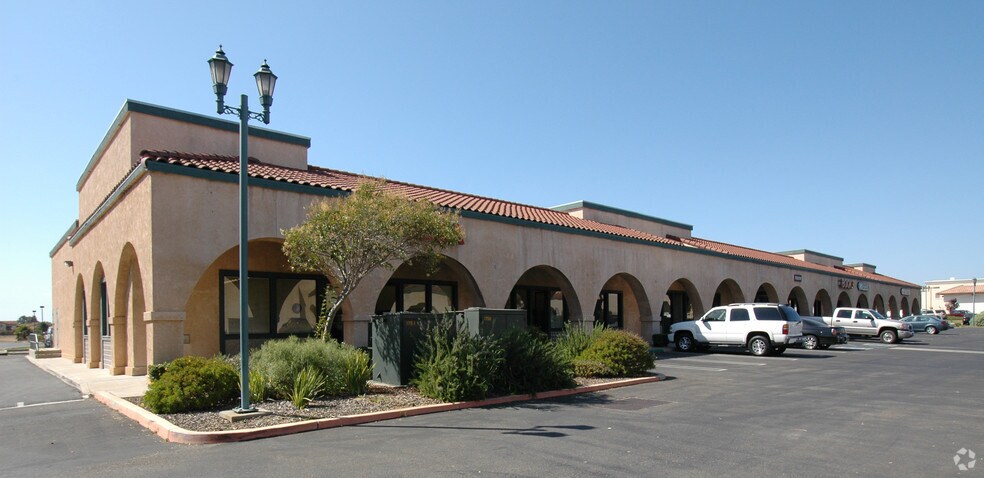 More Photos Of 1133 N H St, Lompoc Storefront For Lease