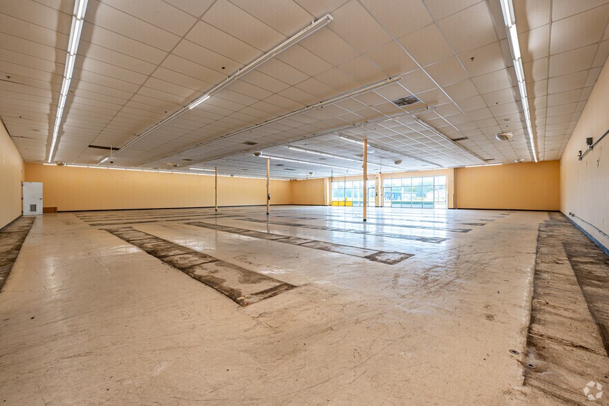 More Photos Of 1420 Hospital Rd, New Roads Storefront For Lease