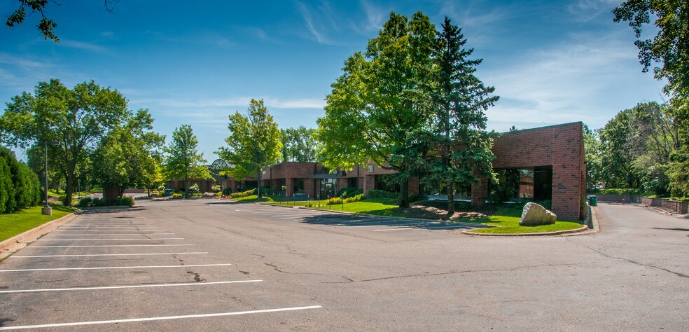 More Photos Of 4801 W 81st St, Bloomington Light Distribution For Lease