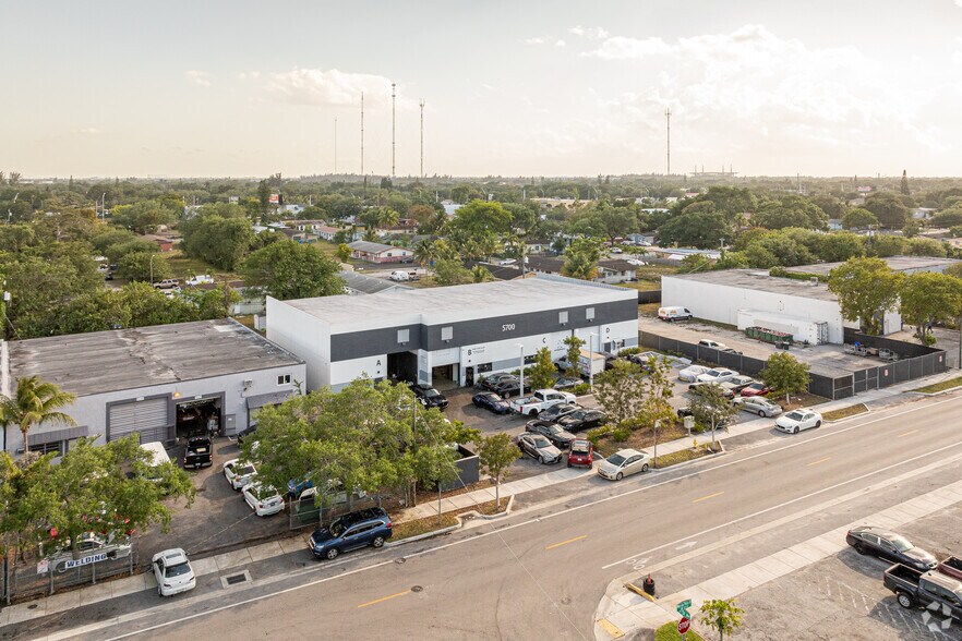 More Photos Of 5700 SW 25th St, West Park Warehouse For Lease