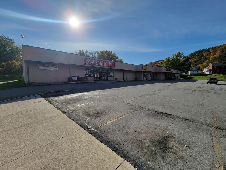 More Photos Of 5 Mountain Mall, Shickshinny Storefront For Sale