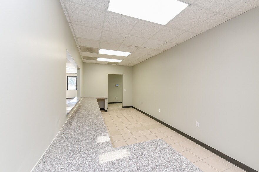 More Photos Of 5751 Blythewood St, Houston Unknown For Lease