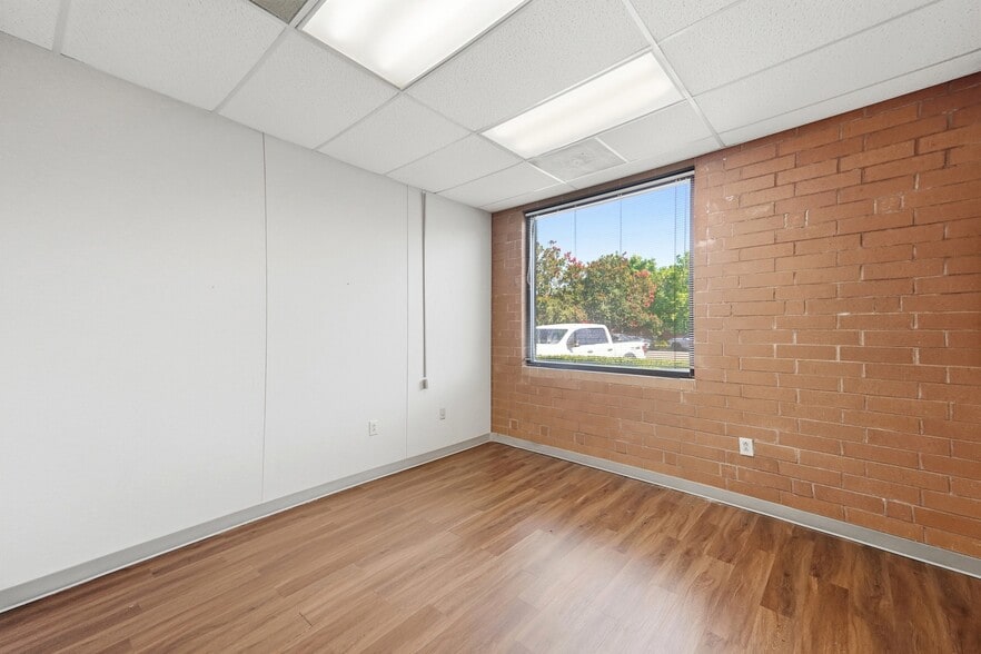 More Photos Of 10605 Southern Loop Blvd, Pineville Warehouse For Lease