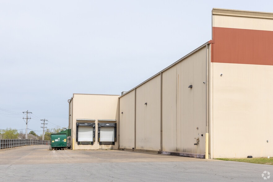 More Photos Of 11550 N 135th East Ave, Owasso Storefront For Sale