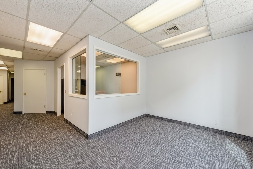 More Photos Of 15 Glen St, Glen Cove Office For Lease
