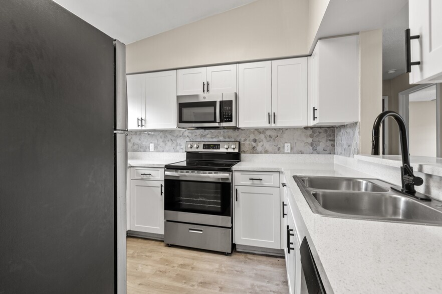 More Photos Of 5933 28th Ave W, Bradenton Apartments For Sale