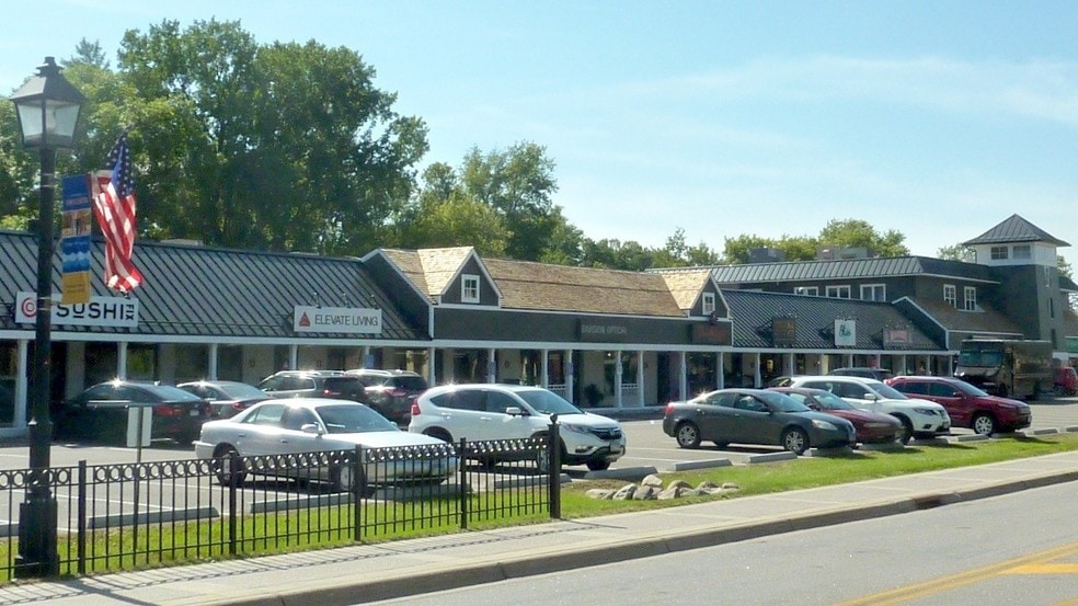 More Photos Of 812-864 E Lake St, Wayzata Unknown For Lease