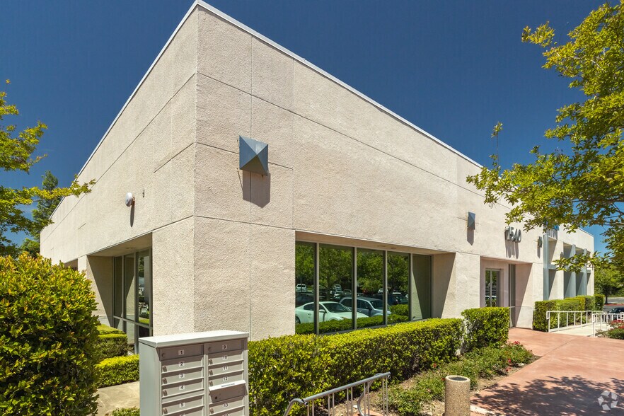 More Photos Of 1552 Eureka Rd, Roseville Unknown For Lease