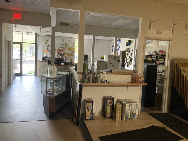 More Photos Of 1708-1728 Church St, Holbrook Warehouse For Sale
