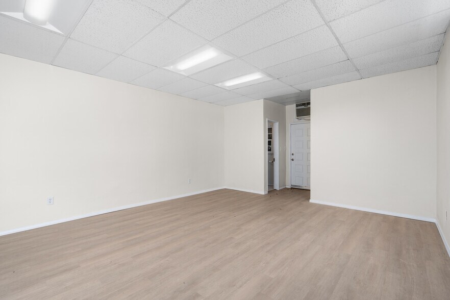 More Photos Of 12035 Magnolia Blvd, Valley Village Storefront Retail Residential For Sale