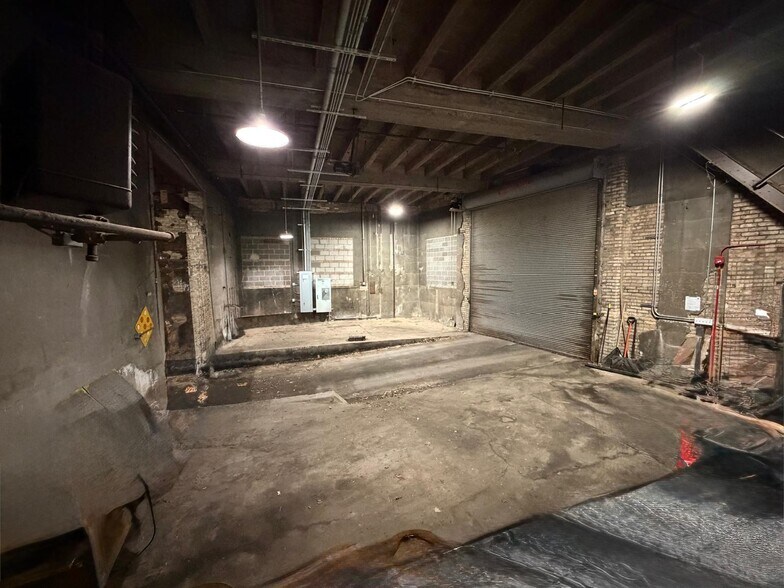 More Photos Of 609 South Blvd, Evanston Warehouse For Lease