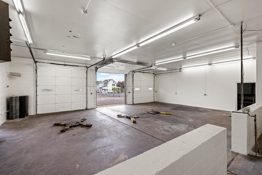 More Photos Of 8364 Easton Rd, Ottsville Auto Dealership For Sale