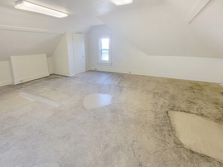More Photos Of 1730 Madison Rd, Cincinnati Office For Sale