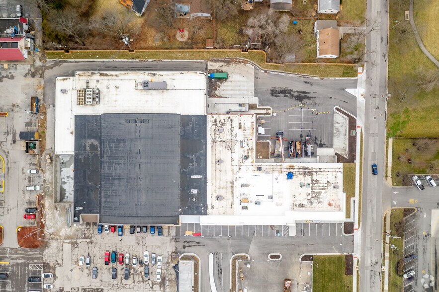 More Photos Of 8400-8430 Wornall Rd, Kansas City Freestanding For Lease