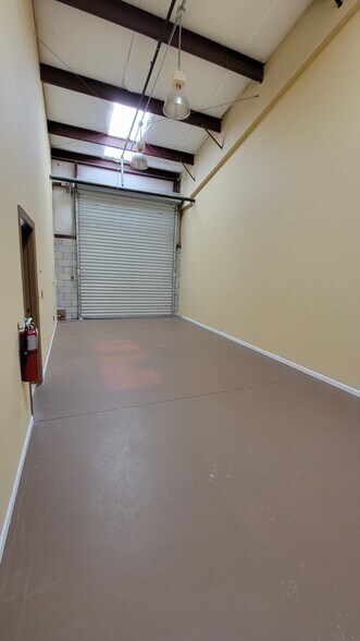 More Photos Of 8725 Youngerman Ct, Jacksonville Warehouse For Lease