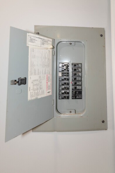 More Photos Of 2445 Lakeview Ave, Baltimore Apartments For Sale