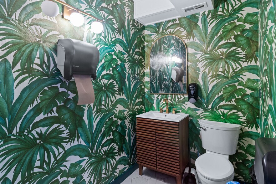 More Photos Of 2703 NE Alberta St, Portland Restaurant For Sale