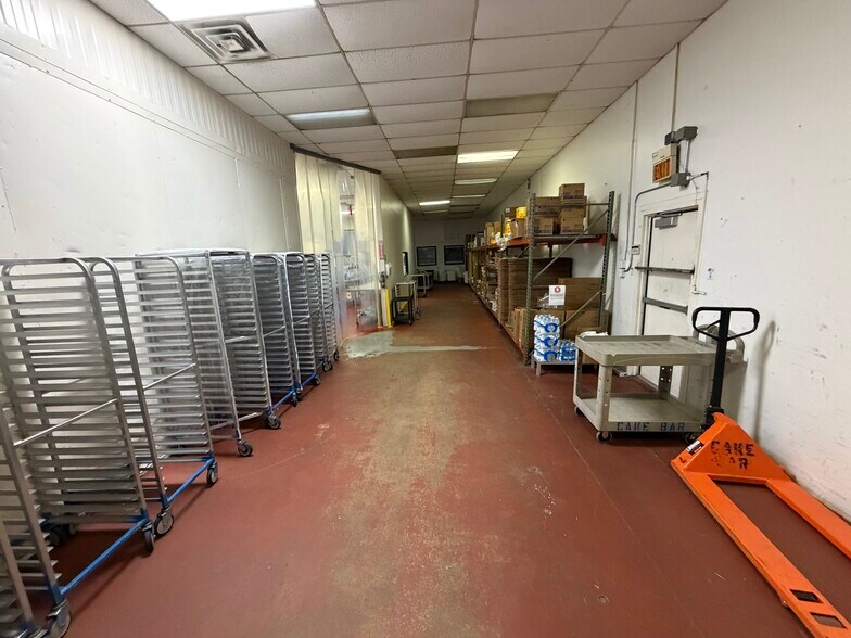 More Photos Of 9019 Governors Row, Dallas Food Processing For Lease