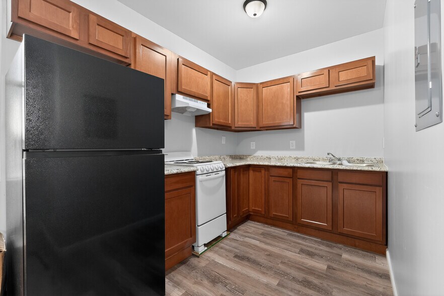 More Photos Of 502-611 W Shelby St, Falmouth Apartments For Sale