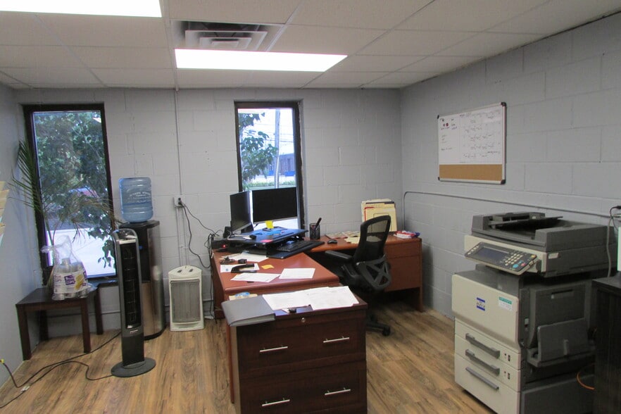 More Photos Of 7464-7472 Tyler Blvd, Mentor Flex For Lease