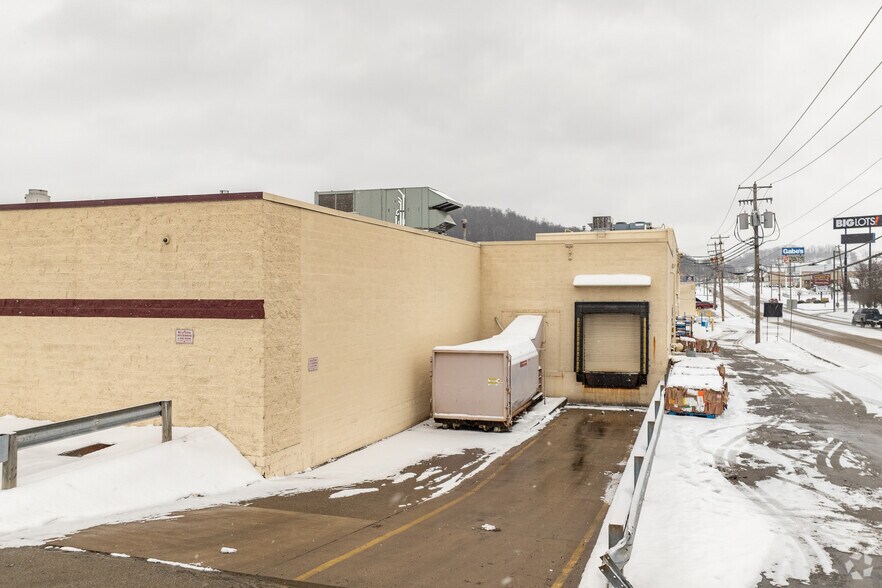 More Photos Of 790 Tri County Ln, Belle Vernon Freestanding For Lease