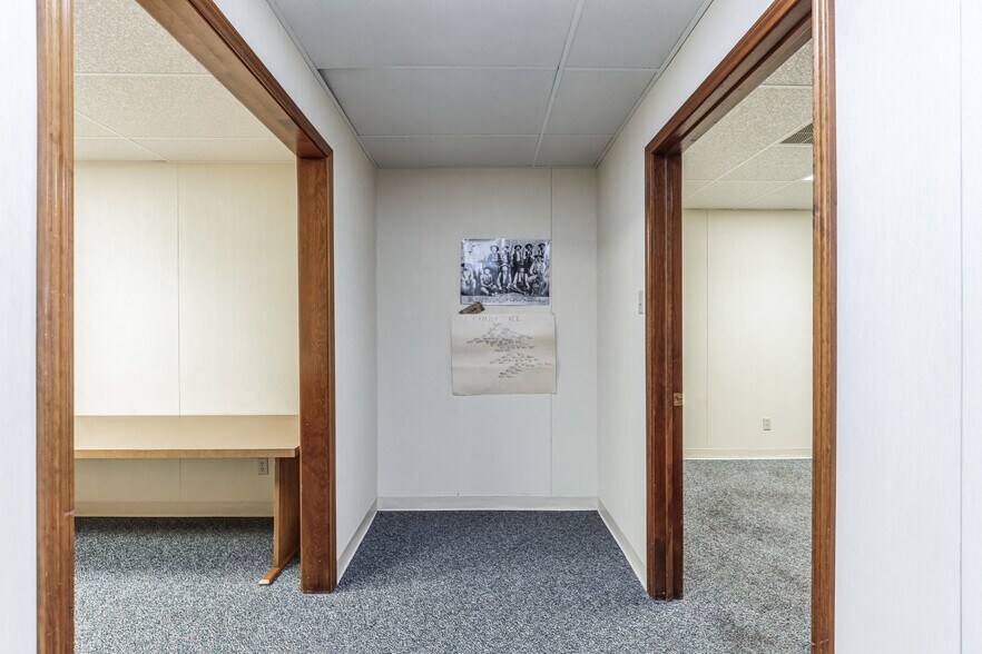 More Photos Of 1611 Old Granger Rd, Taylor Office For Lease