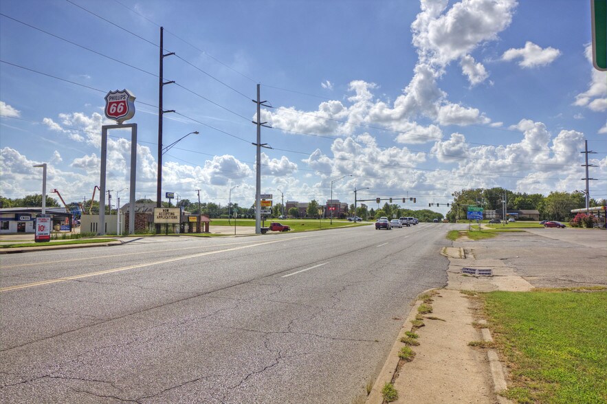 More Photos Of 3920 Nowata Rd, Bartlesville Freestanding For Sale
