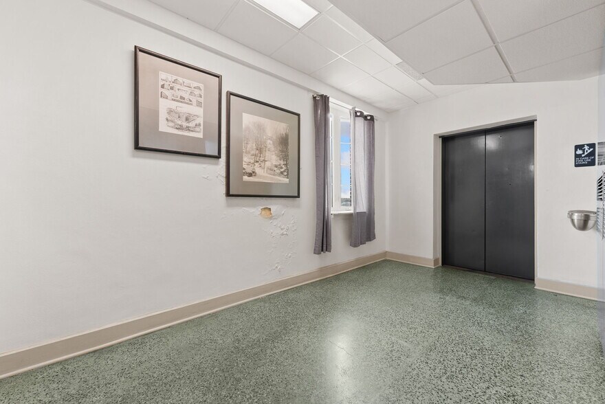 More Photos Of 36 W 4th St, Dubuque Hotel For Sale