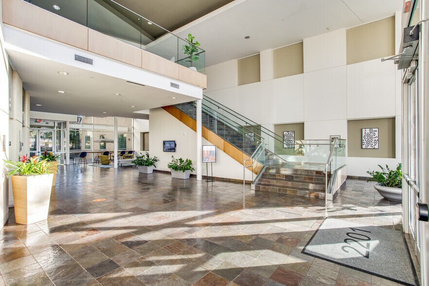 More Photos Of 2201 E Lamar Blvd, Arlington Office For Lease