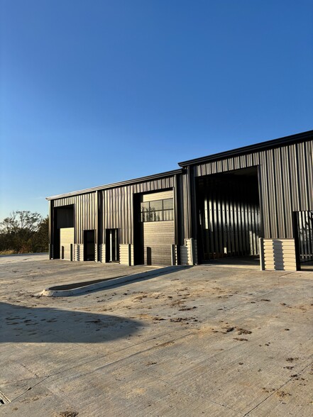 More Photos Of 12704 N 158th St, Bennington Light Distribution For Lease